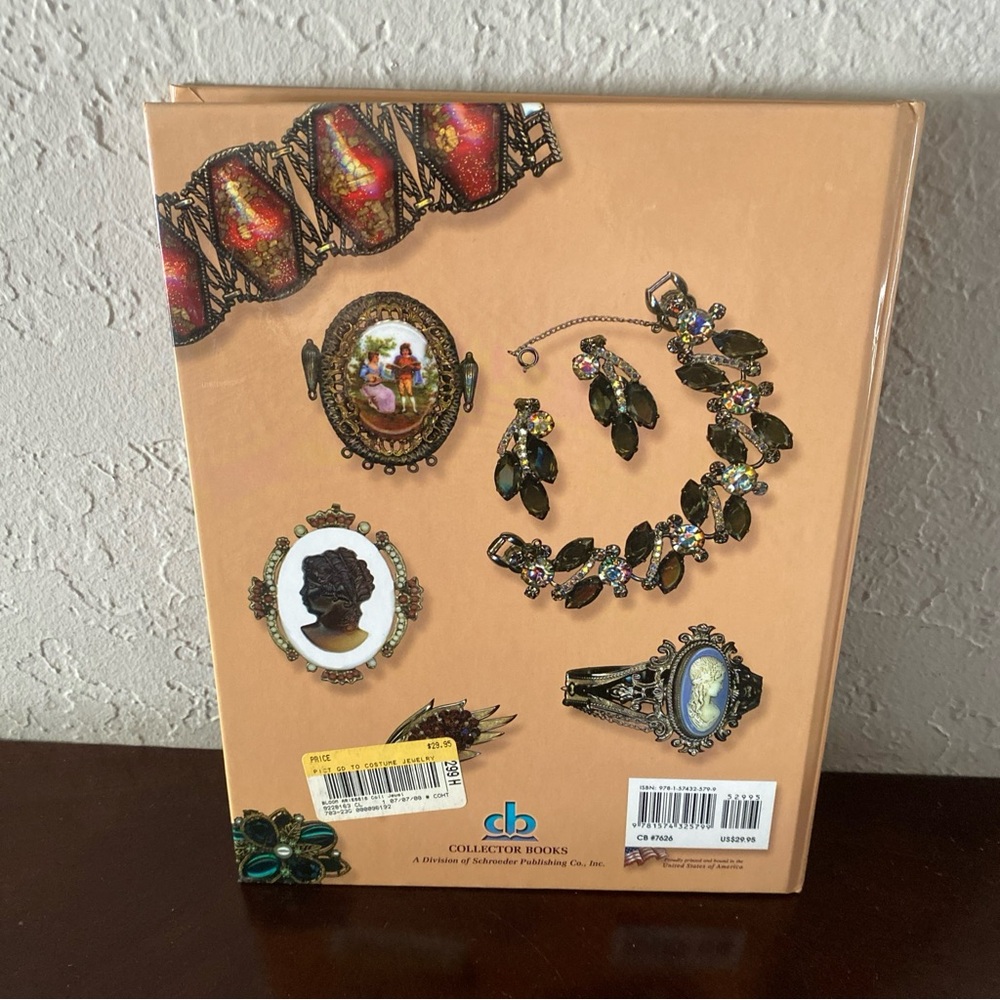 Pictorial Guide to Costume Jewelry ID & Value Ariel Bloom 2008 First Ed HB Book - Picture 2 of 5